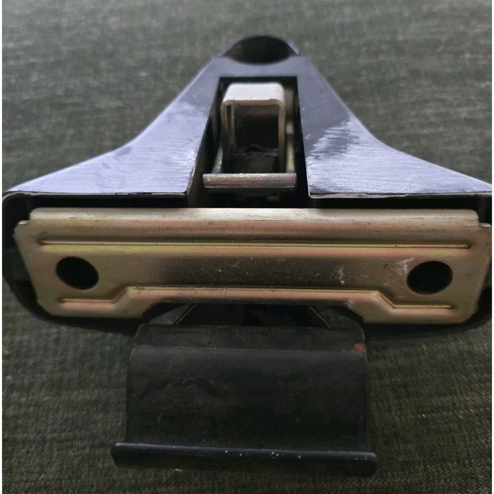 Yakima Roof Rack LowRider Towers Pair Large Rail Mount Feet